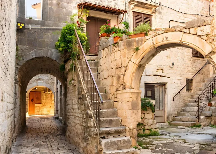 Villa Penava, Private Beach, Pool And 7Min To Trogir