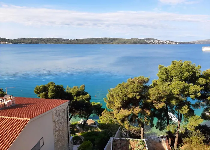 Villa Penava, Private Beach, Pool And 7Min To Trogir