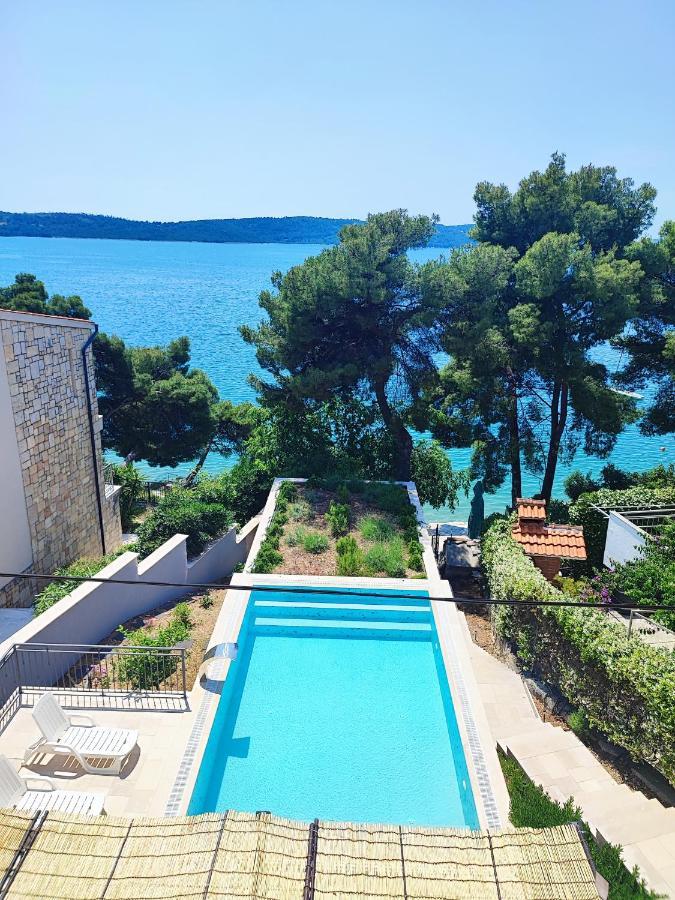 Penava, Private Beach, Pool And 7min To Appartement Trogir