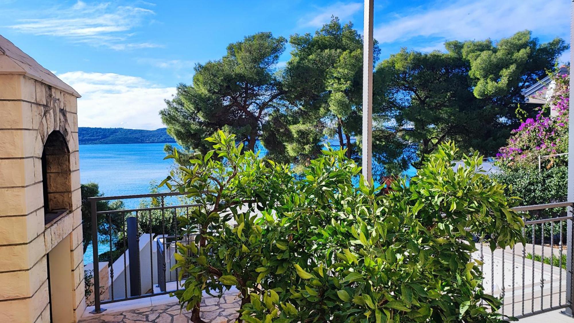 Penava, Private Beach, Pool And 7min To * Trogir