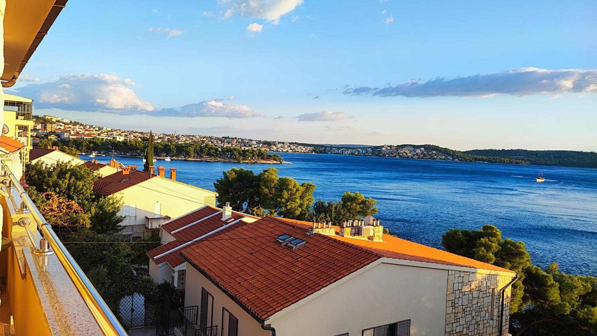 Penava, Private Beach, Pool And 7min To * Trogir