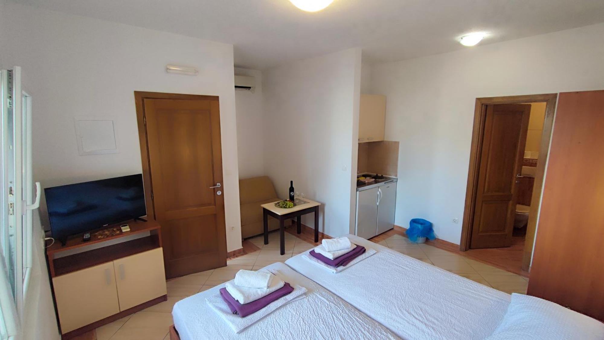 Penava, Private Beach, Pool And 7min To Appartement *