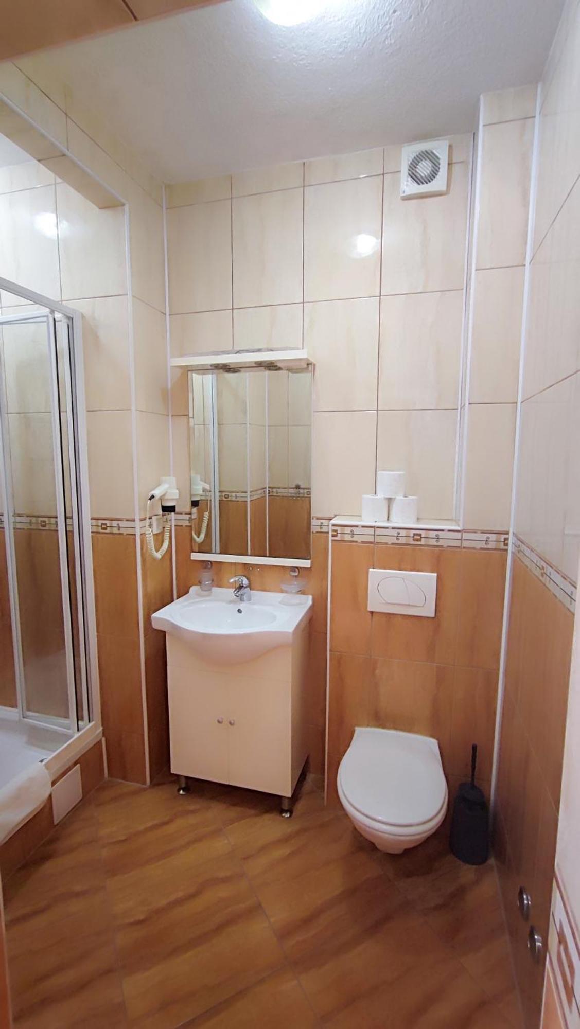 Penava, Private Beach, Pool And 7min To