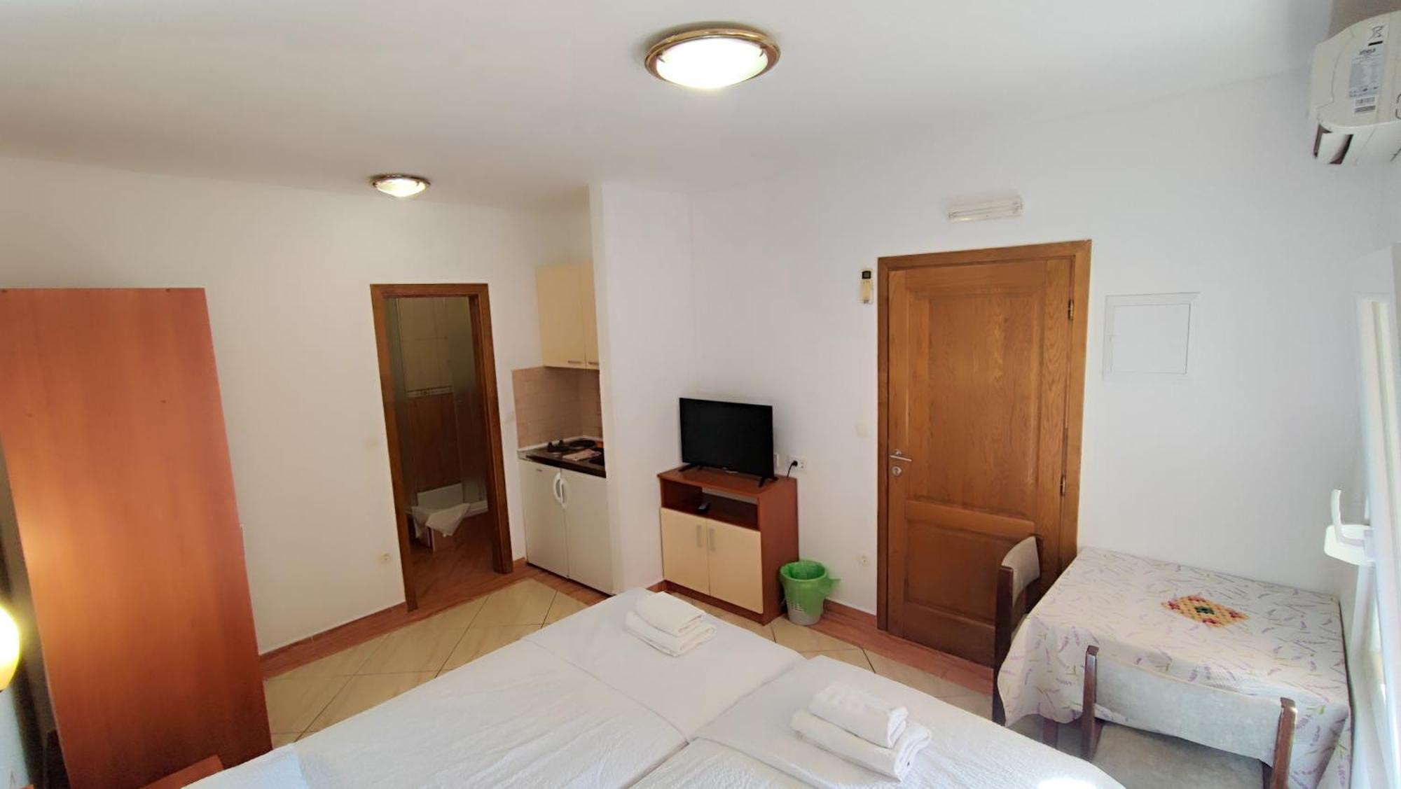 Penava, Private Beach, Pool And 7min To Appartement