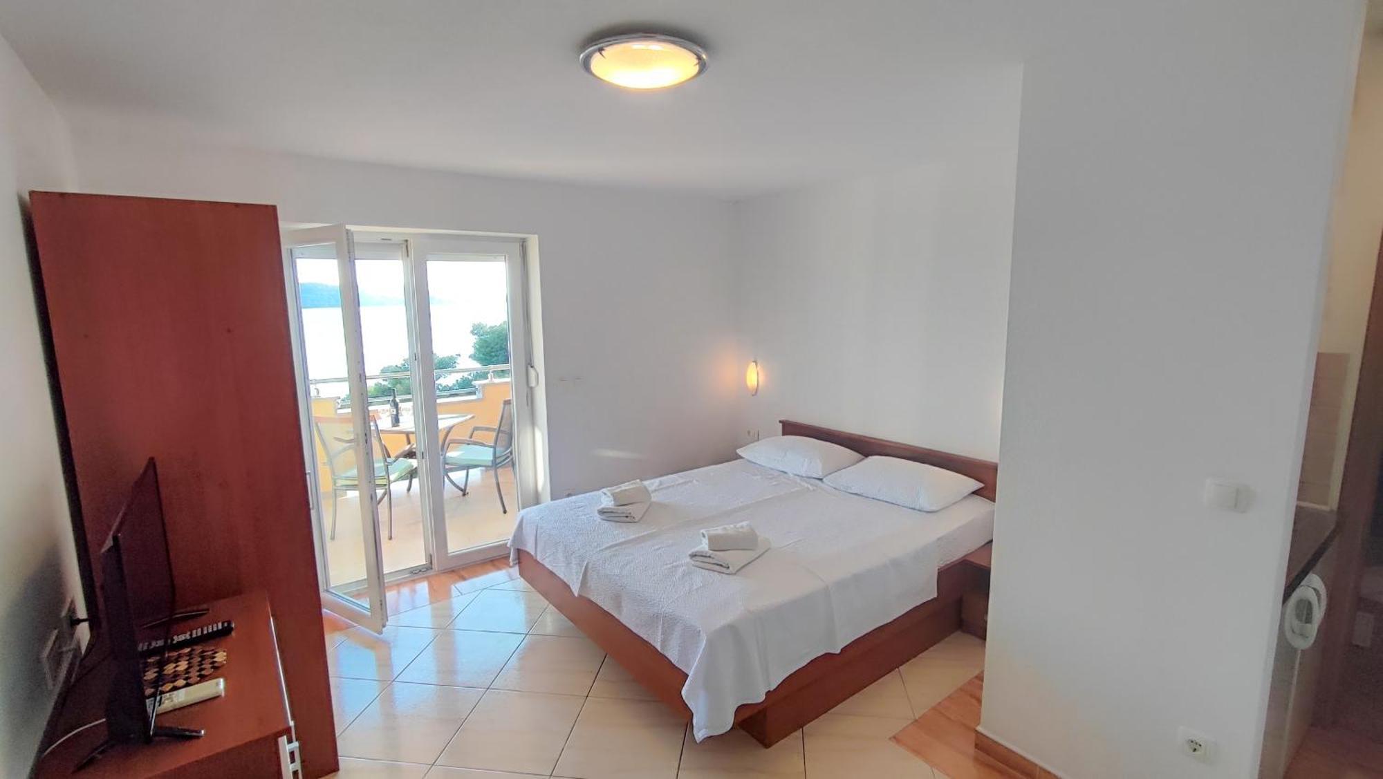 Penava, Private Beach, Pool And 7min To * Trogir