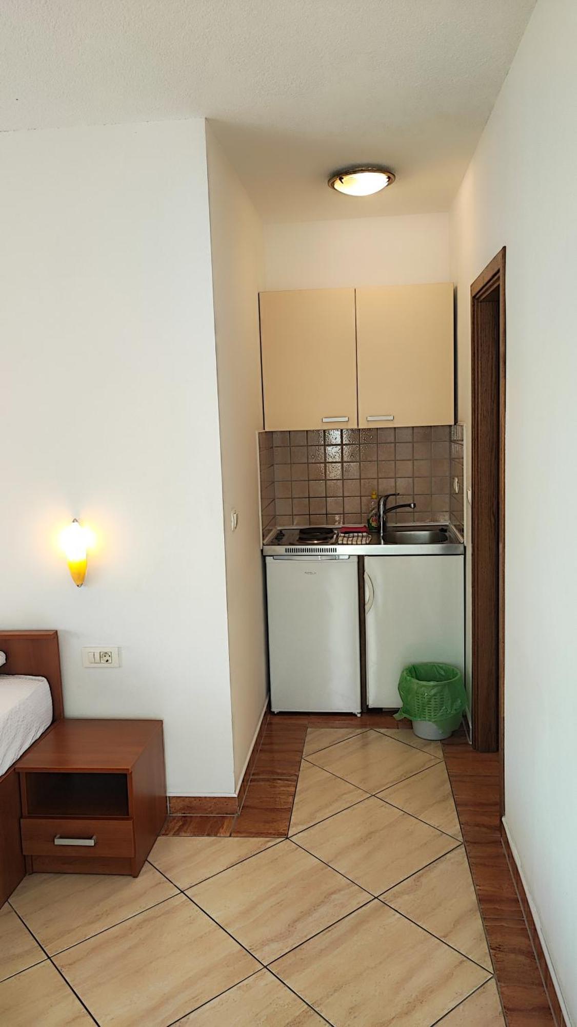 Penava, Private Beach, Pool And 7min To Appartement Trogir