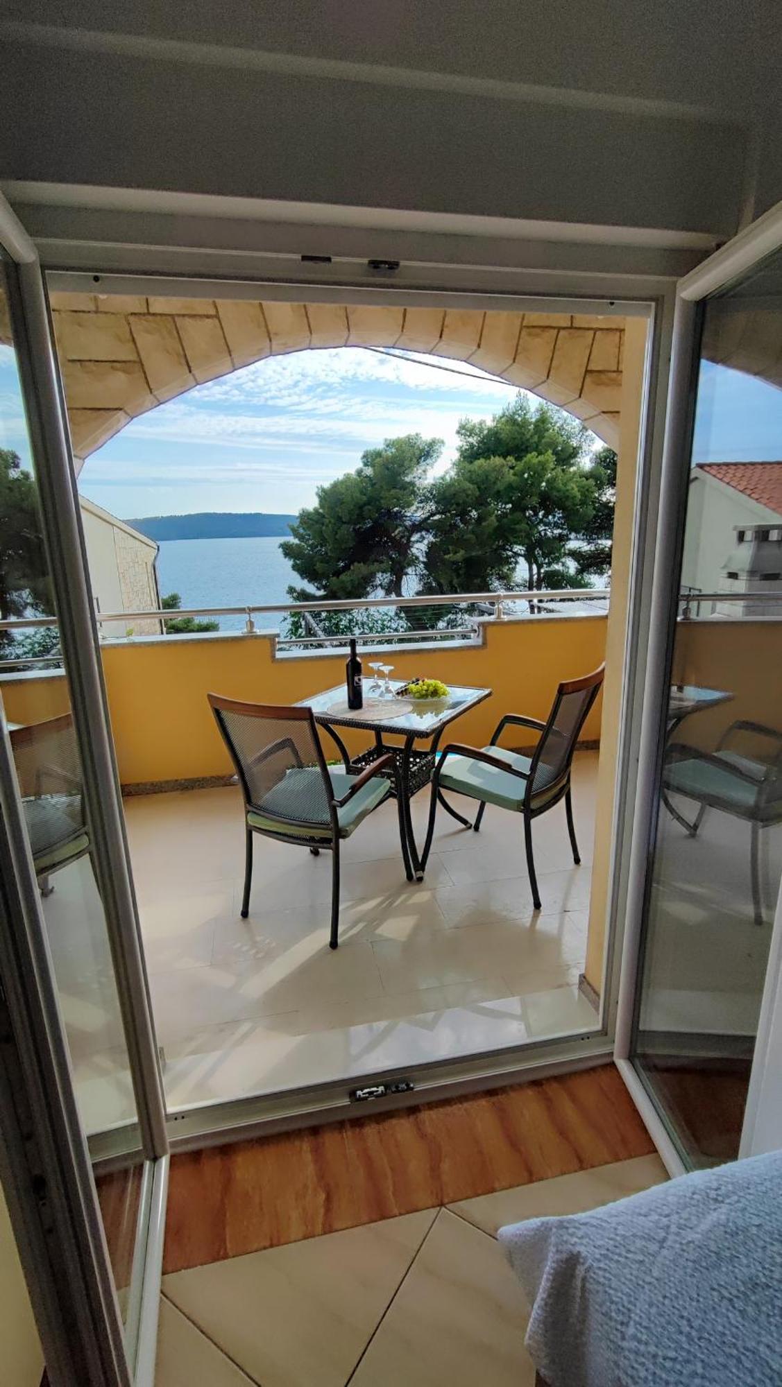 Penava, Private Beach, Pool And 7min To Appartement *
