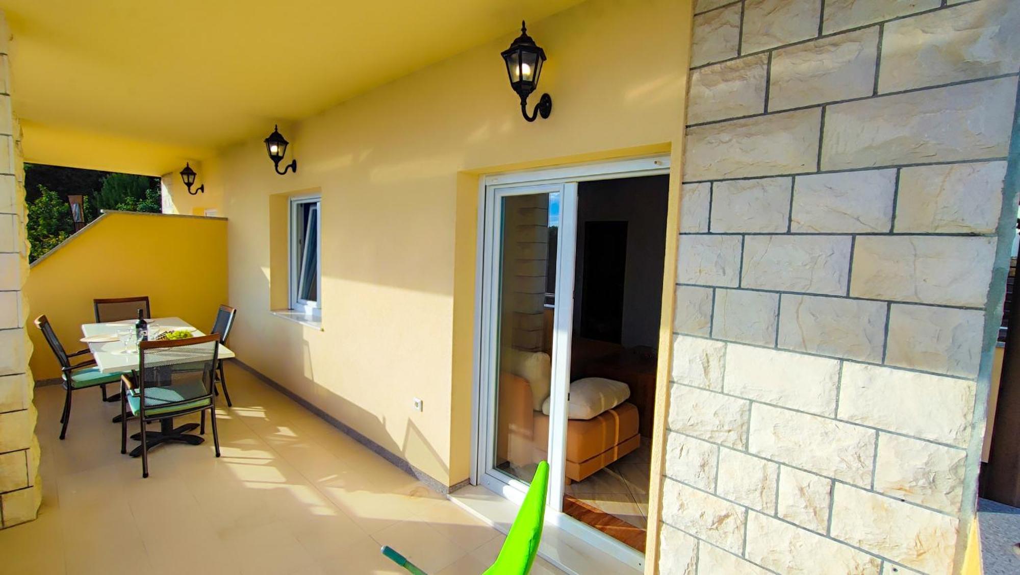 Penava, Private Beach, Pool And 7min To Appartement Trogir