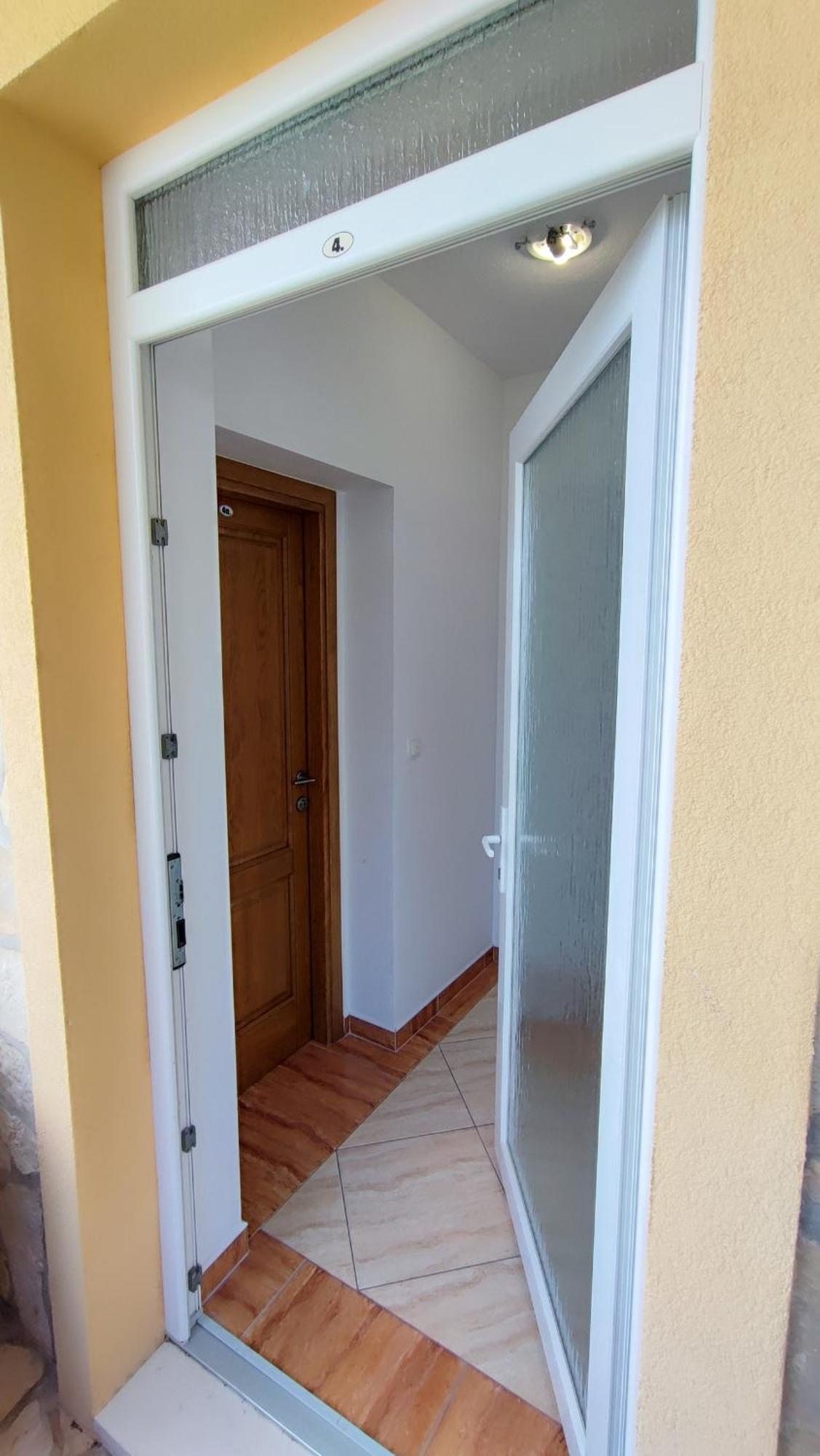 Penava, Private Beach, Pool And 7min To Trogir