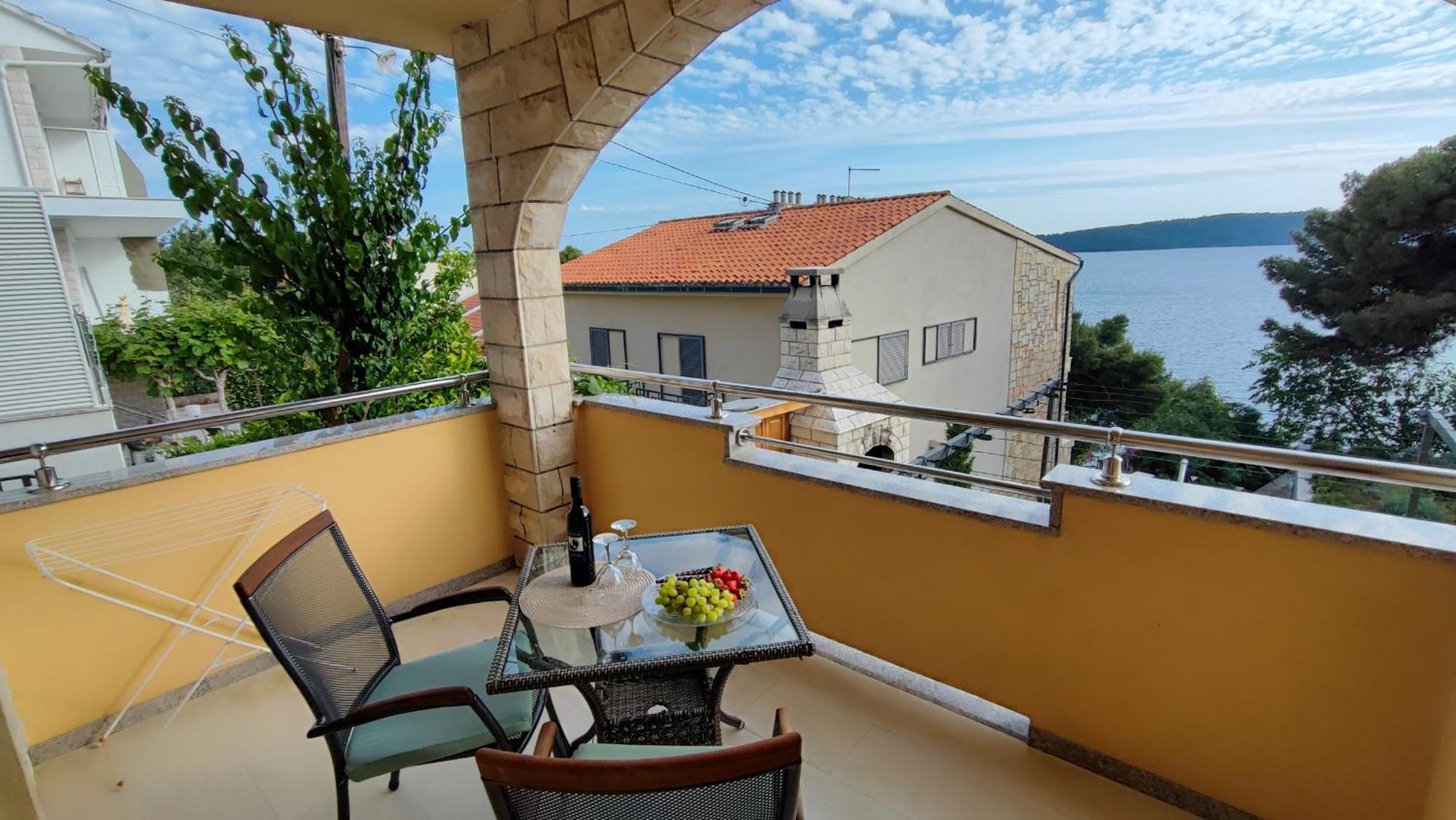 Penava, Private Beach, Pool And 7min To Trogir