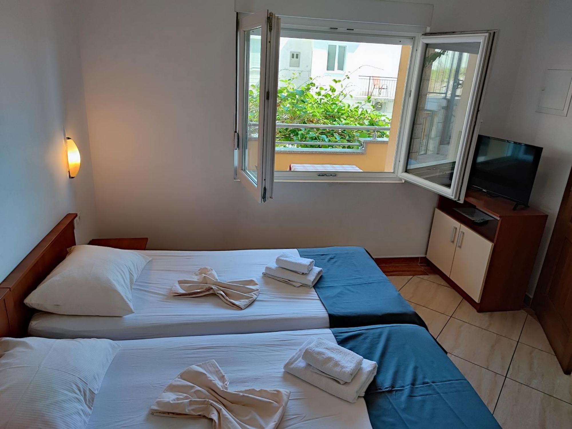 Penava, Private Beach, Pool And 7min To Appartement Trogir
