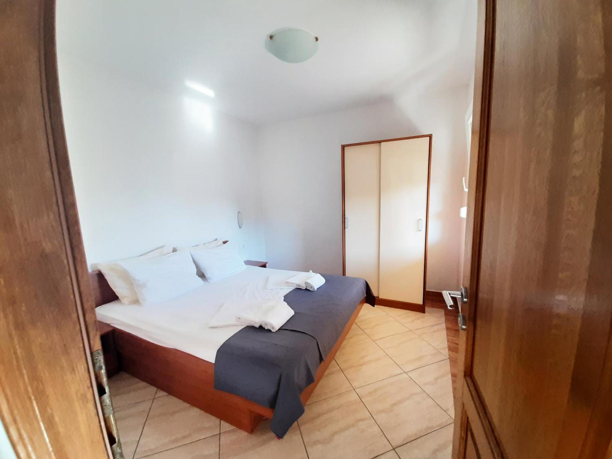 Penava, Private Beach, Pool And 7min To Trogir