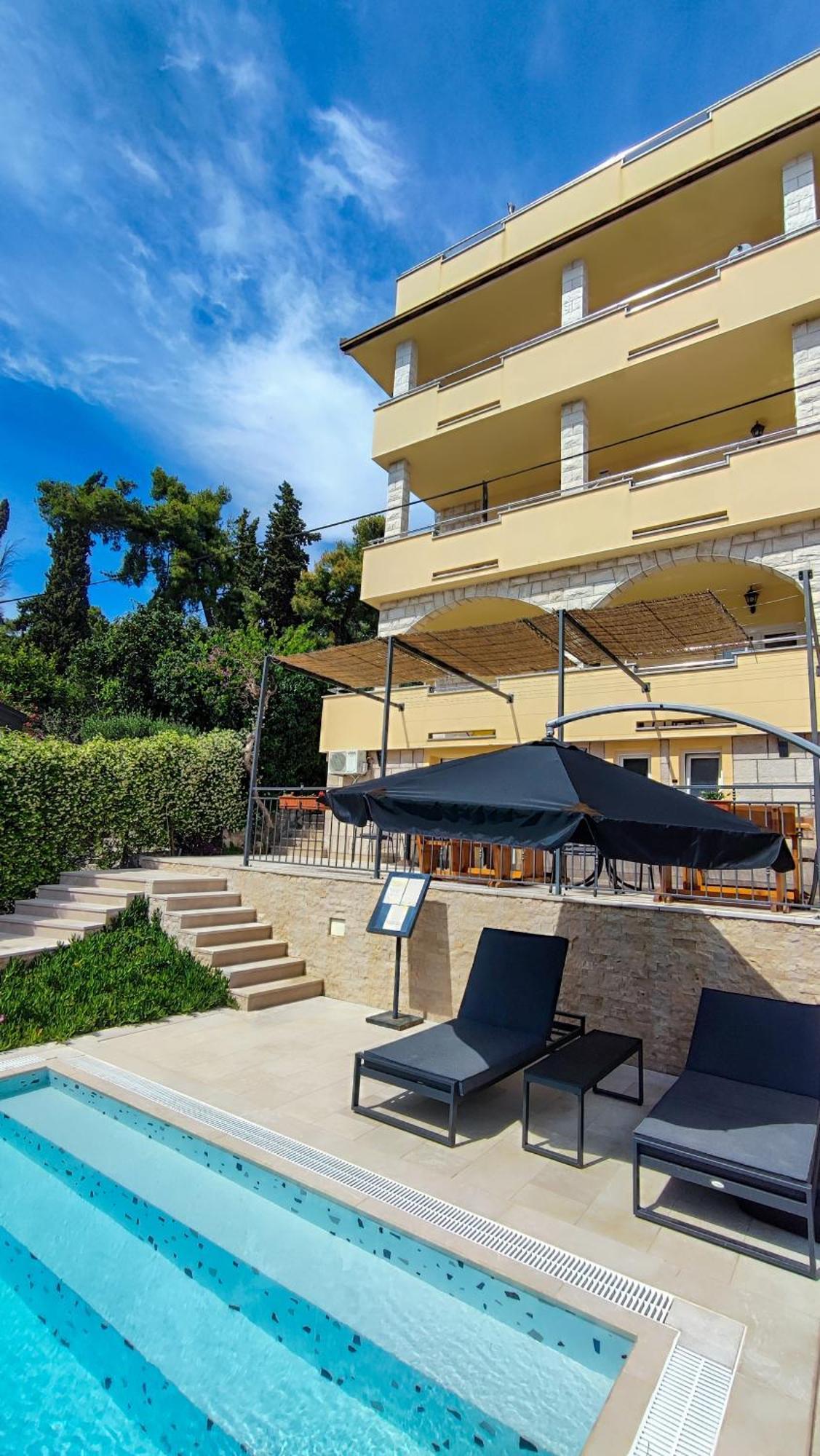 Penava, Private Beach, Pool And 7min To Appartement Trogir