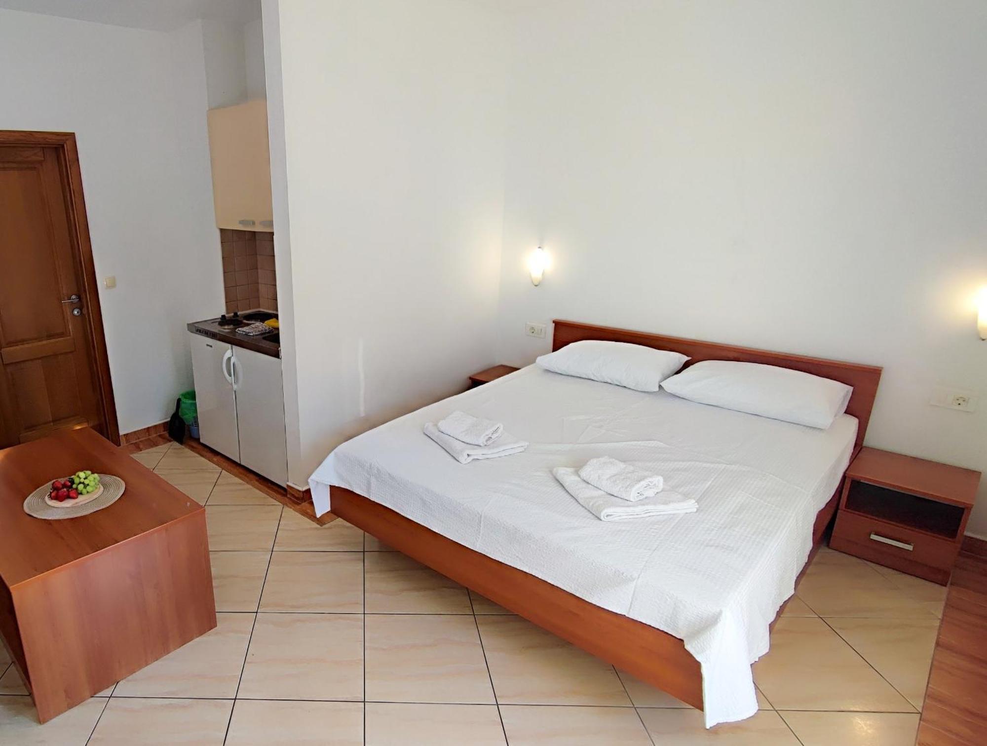 Penava, Private Beach, Pool And 7min To Appartement Trogir