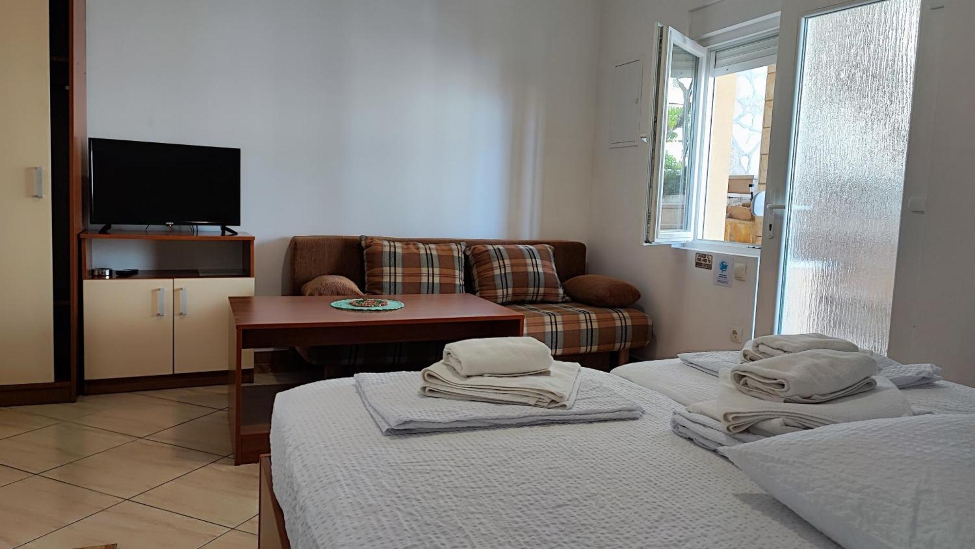 Penava, Private Beach, Pool And 7min To Appartement *