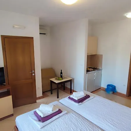 Villa Penava, Private Beach, Pool And 7Min To Trogir Chambre photo