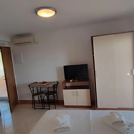 Villa Penava, Private Beach, Pool And 7Min To Trogir Chambre photo