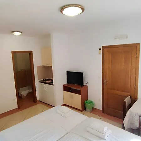 Villa Penava, Private Beach, Pool And 7Min To Trogir Chambre photo