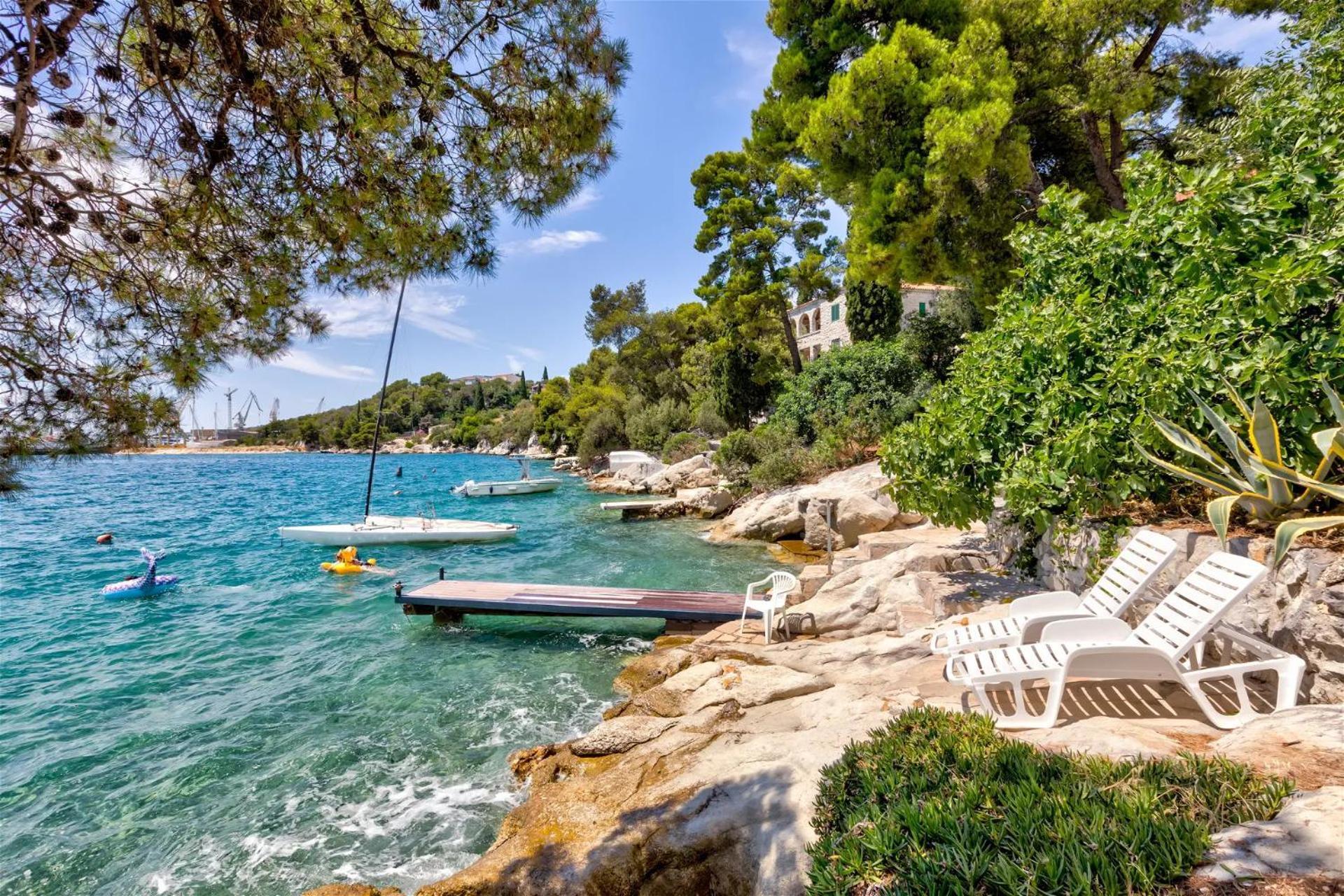 Penava, Private Beach, Pool And 7min To *