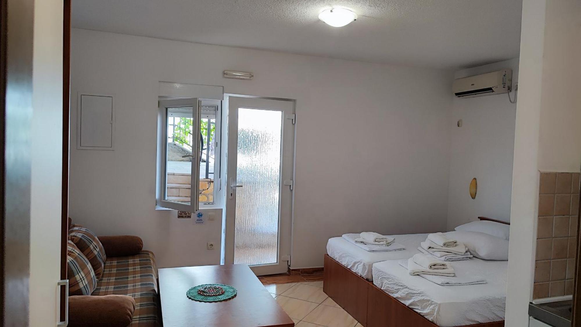 Penava, Private Beach, Pool And 7min To Apartmán
