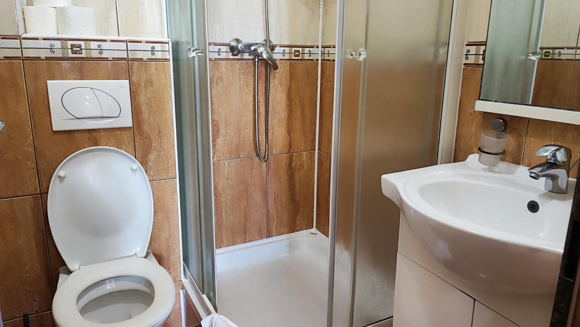 Penava, Private Beach, Pool And 7min To Apartman Trogir